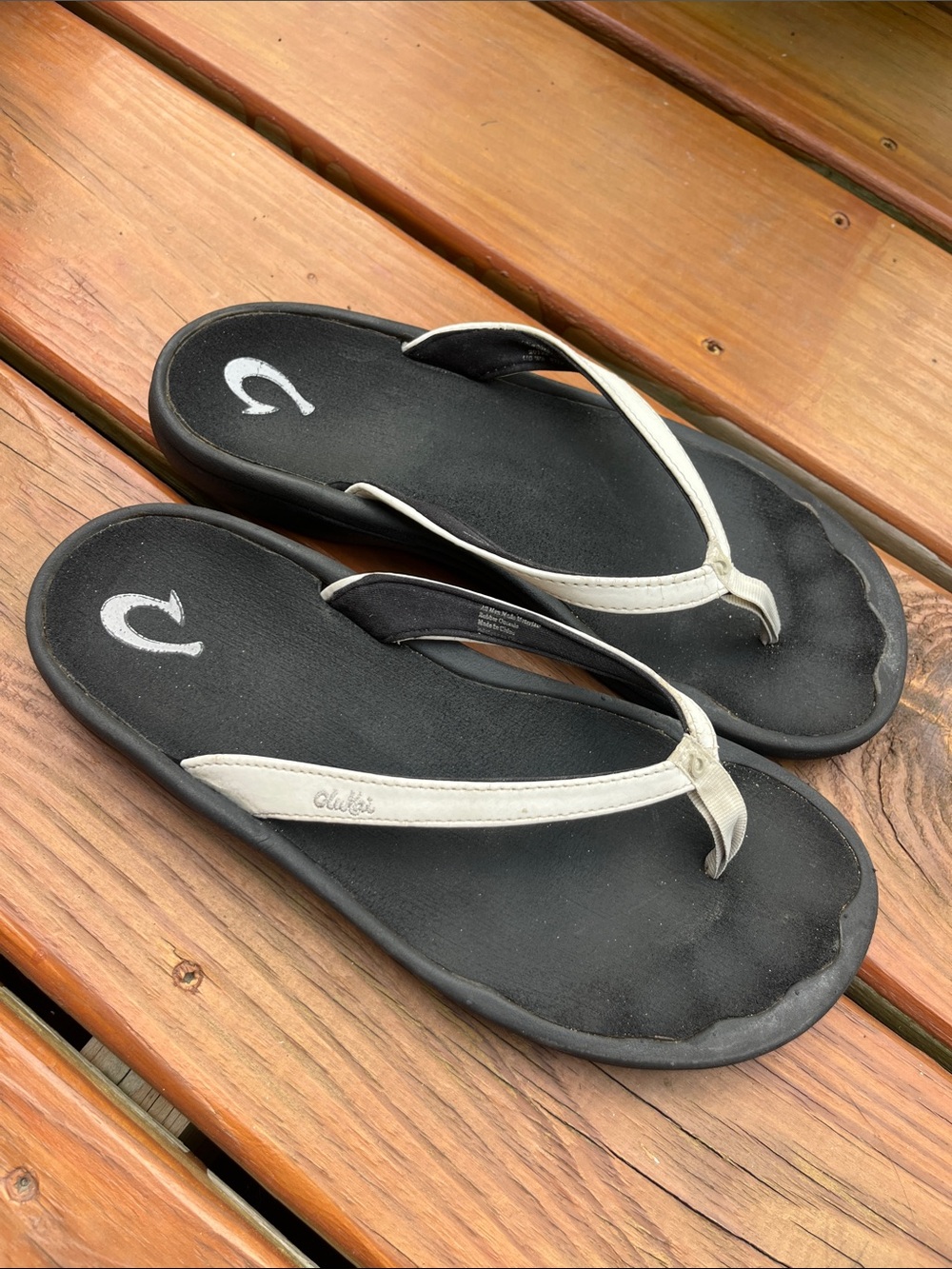 Olukai Brand Women’s Black and White Flip Flop Sandals